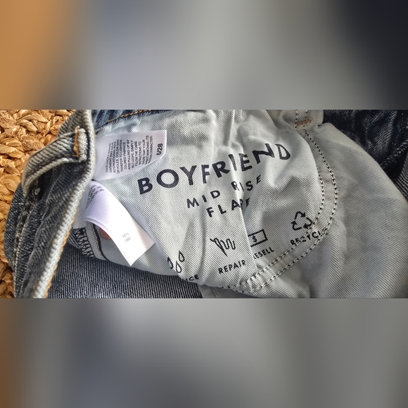 NWOT Lucky boyfriend Mid Rise Flare Distressed Women's Jeans Size 28 - Picture 2 of 5